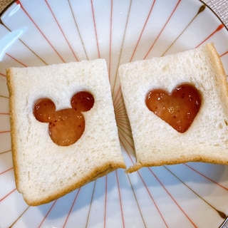 子どもの朝ごはんに！型抜きジャムサンド♡